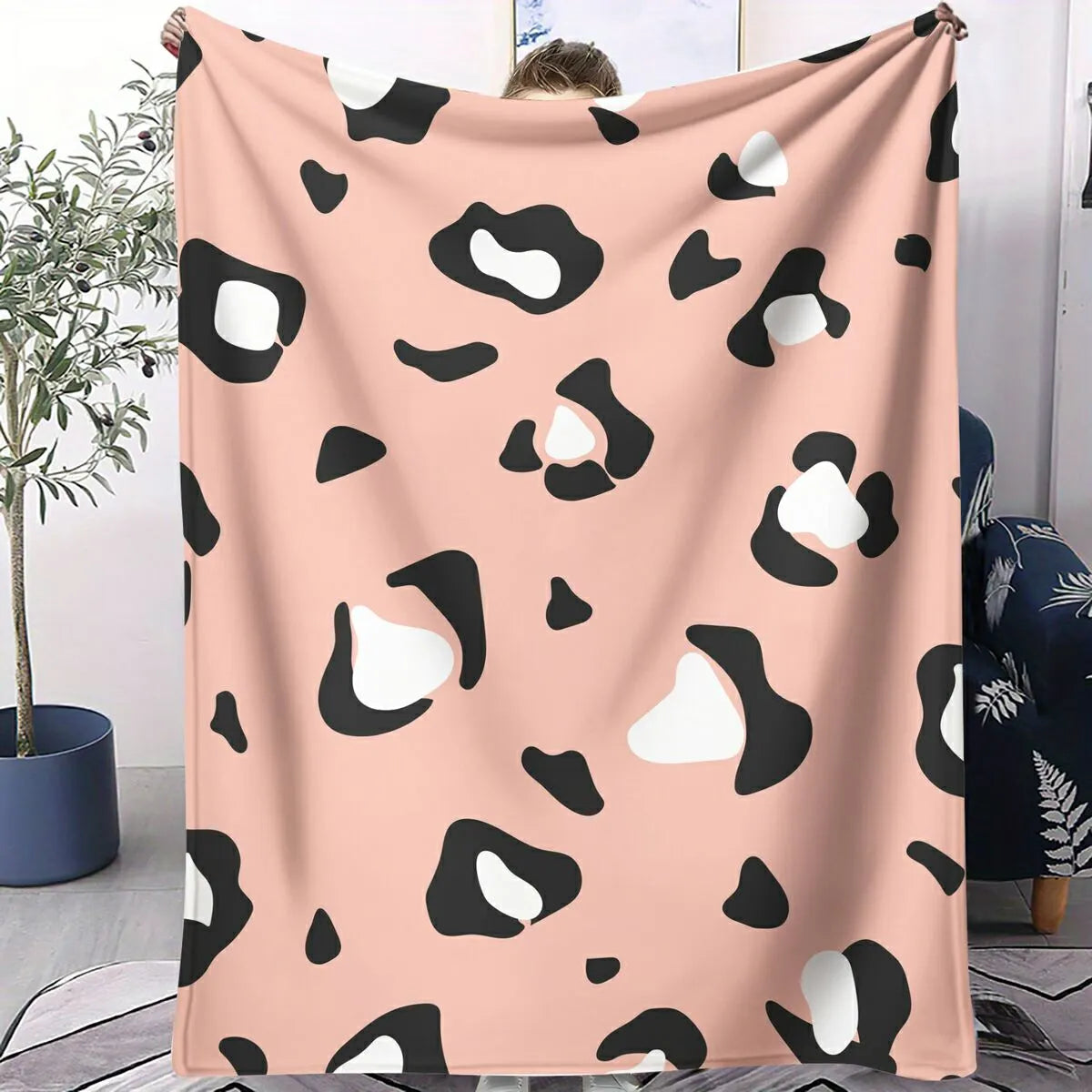 Multifunctional Pink Leopard Print Flannel Blanket